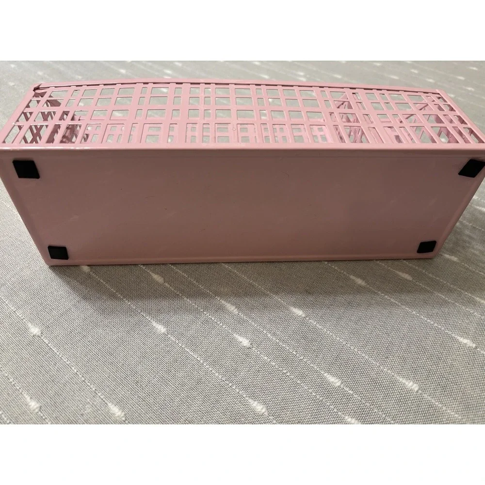 The Unbranded Brand glossy pink
